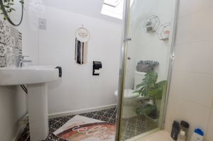 Ensuite- click for photo gallery